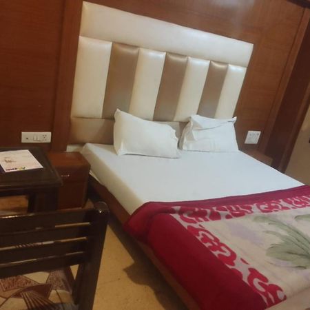 Hotel Noble Inn New Delhi Buitenkant foto