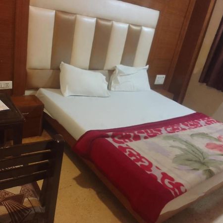 Hotel Noble Inn New Delhi Buitenkant foto